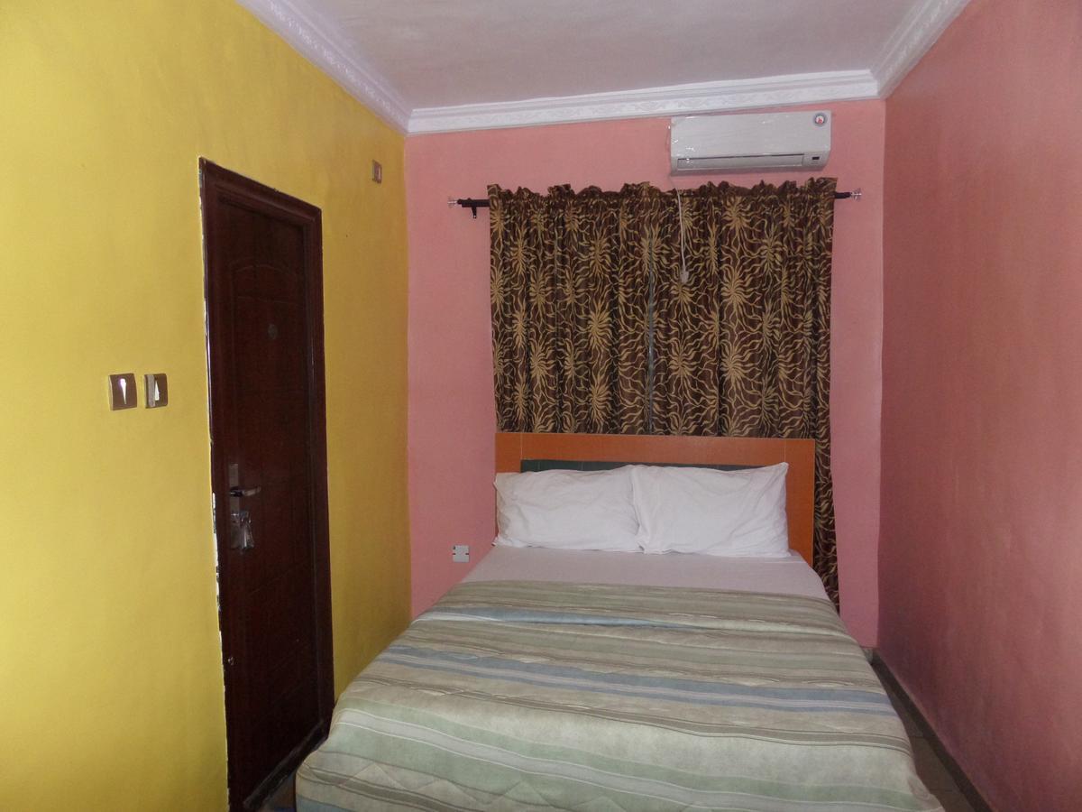 De-Zone Hotel Ikotun Dış mekan fotoğraf